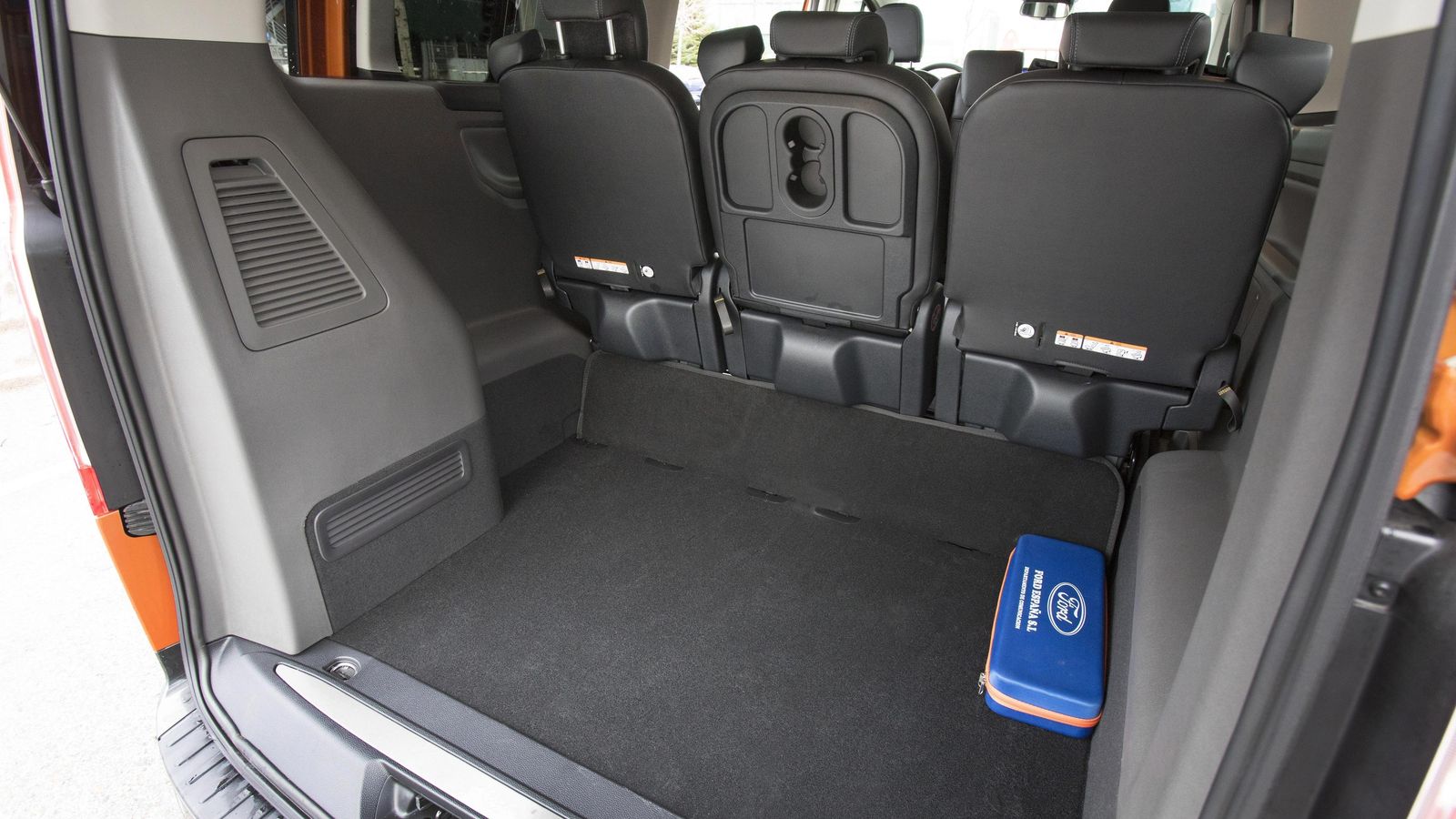 Incluso con ocho asientos, la Grand Tourneo dispone de un maletero muy capaz.