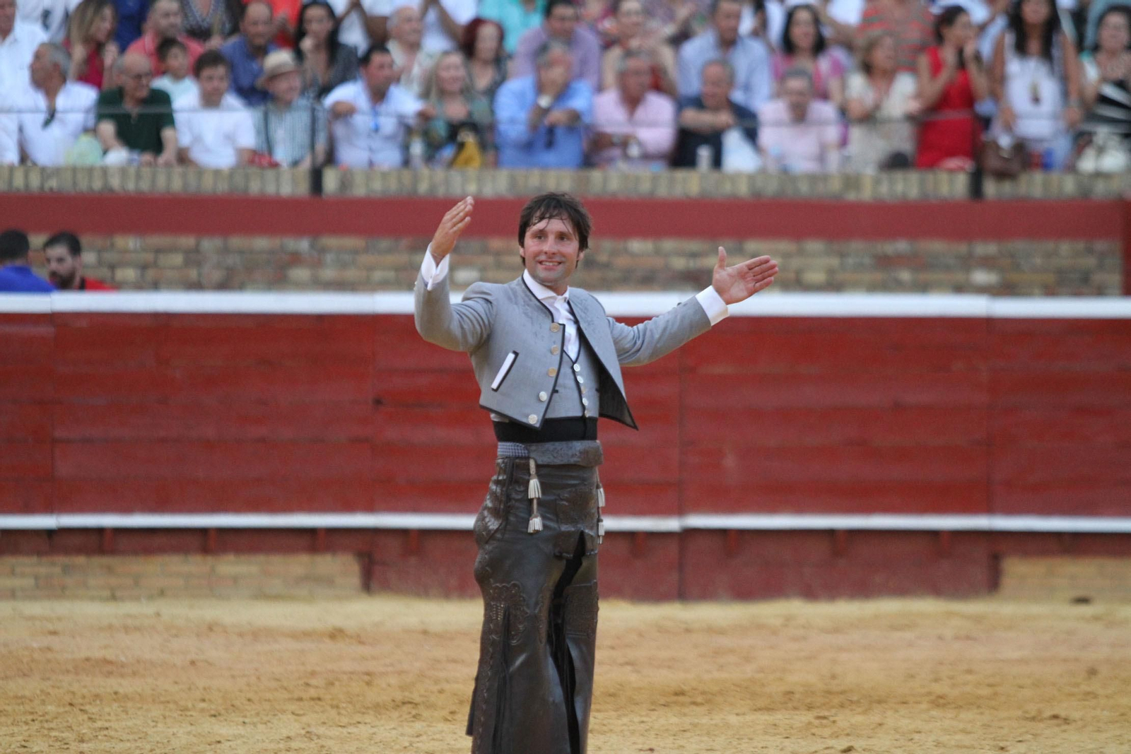 Festejo de Rejones en el coso de La Merced por Colombinas.