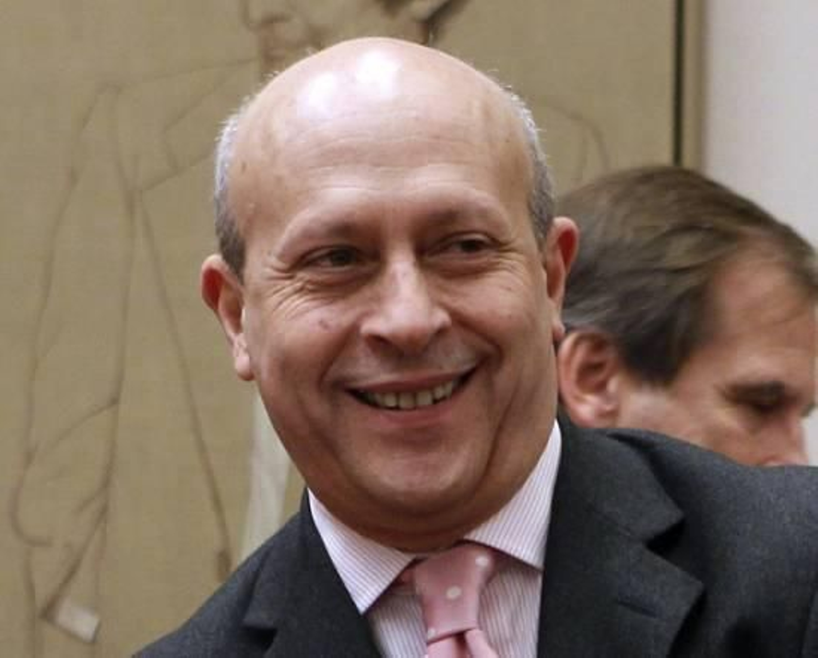 Wert, "dolido" por renunciar a las "becas de excelencia" en favor de las sociales