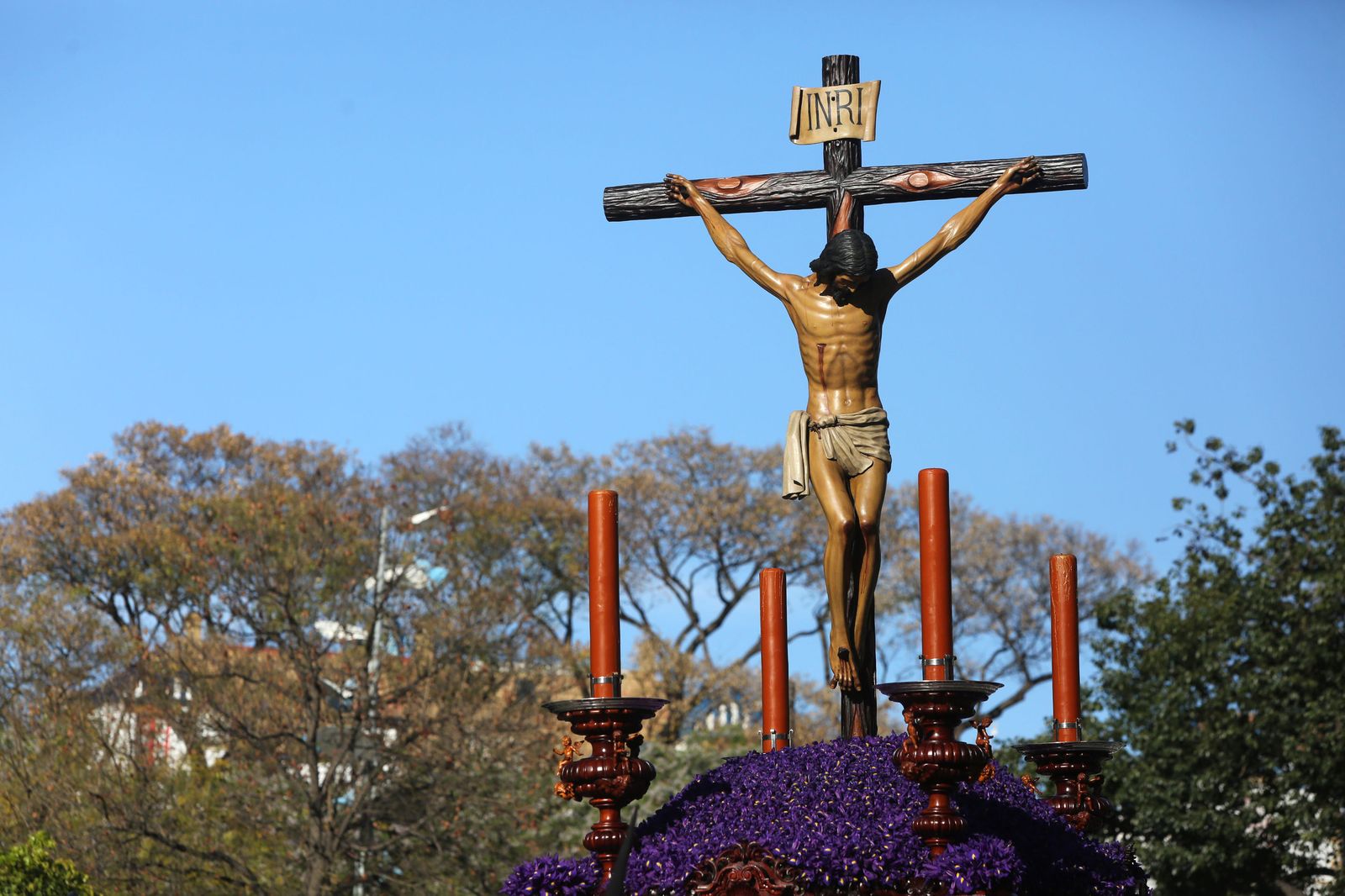 El Cristo de la Sangre durante su salida procesional de 2019.