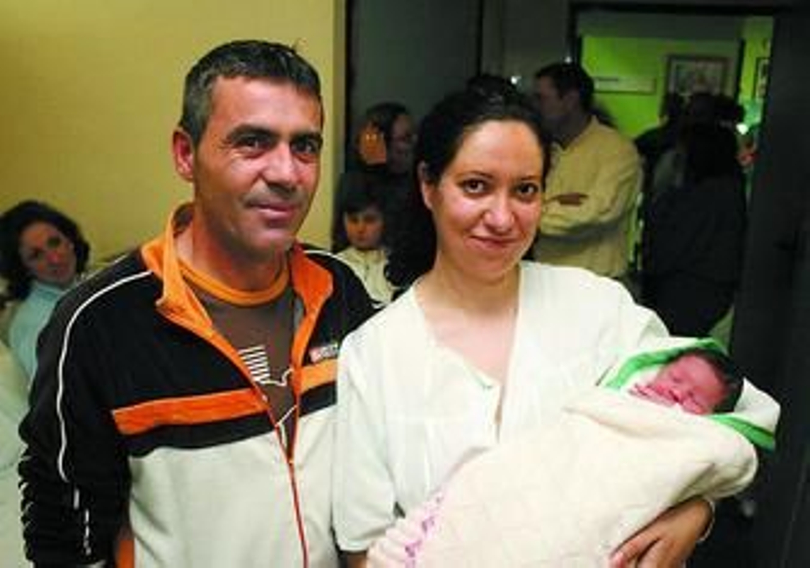José María y Juana Isabel, con la pequeña Inés María en brazos.