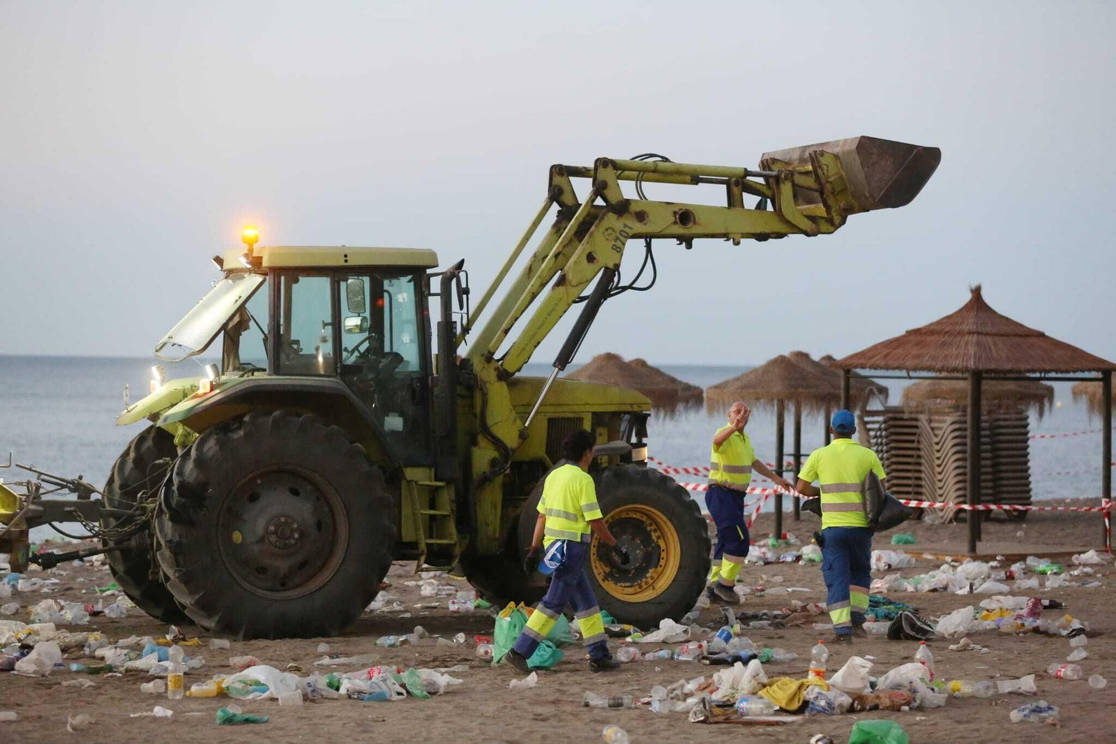Así han amanecido las playas de Málaga tras la noche de San Juan