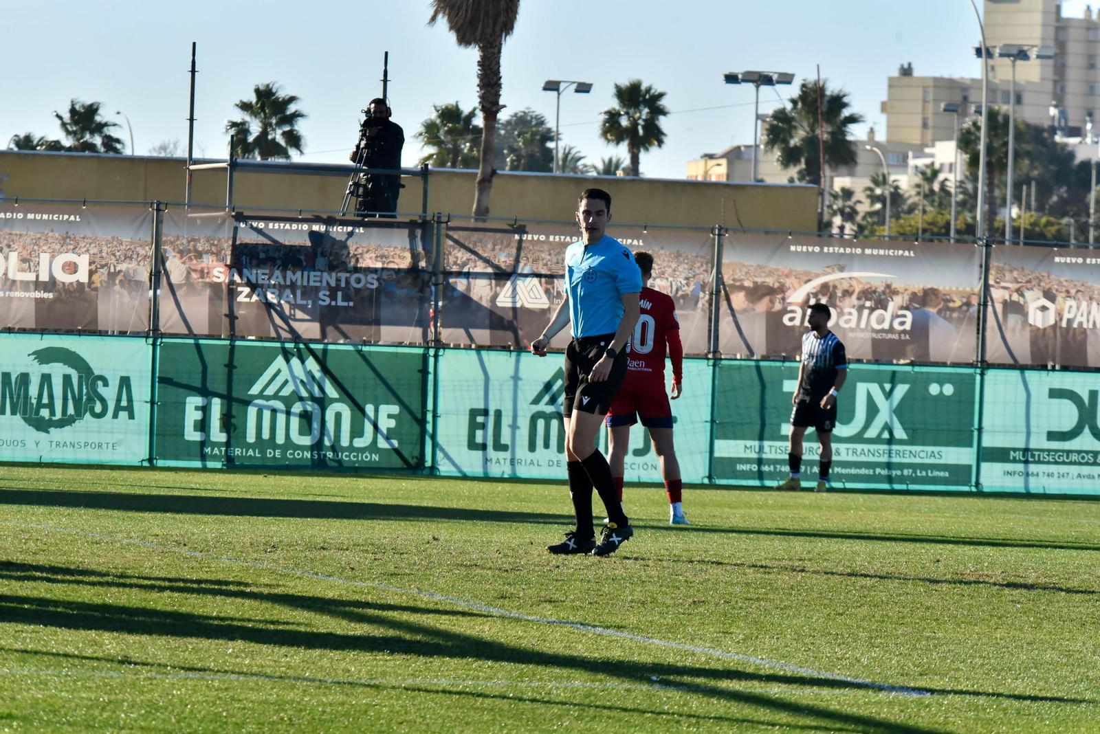 Camacho Garrote, en un partido que arbitró en La Línea hace dos temporadas. Camacho Garrote, en un partido que arbitró en La Línea hace dos temporadas.