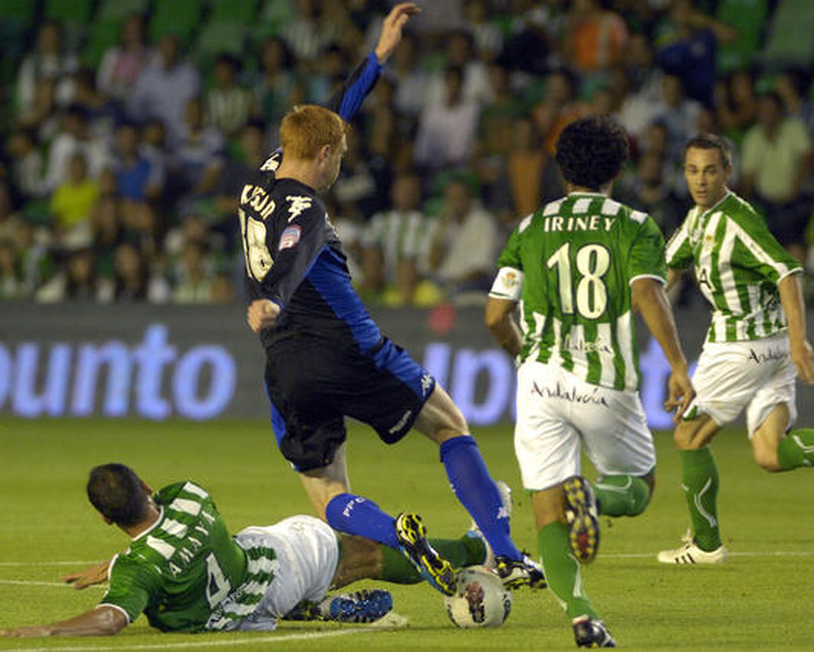 Imágenes del partido entre el Real Betis y el Portsmouth inglés.

Foto: Manuel Gómez