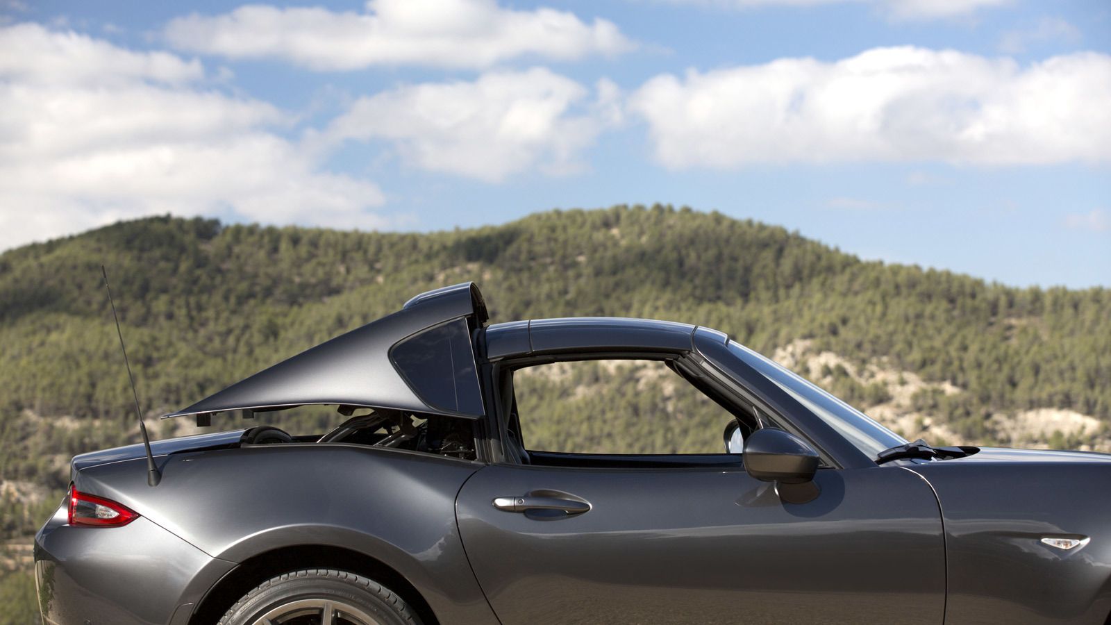 En 14 segundos, el techo está retirado.