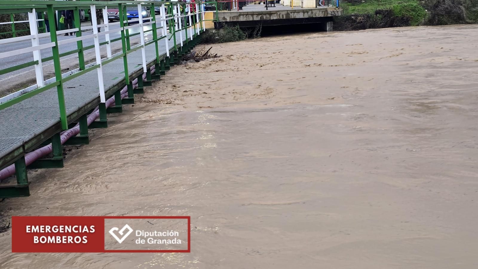 Todas las fotos de la borrasca Leonardo y sus incidencias en Granada: desprendimientos, ríos desbordados y lluvia