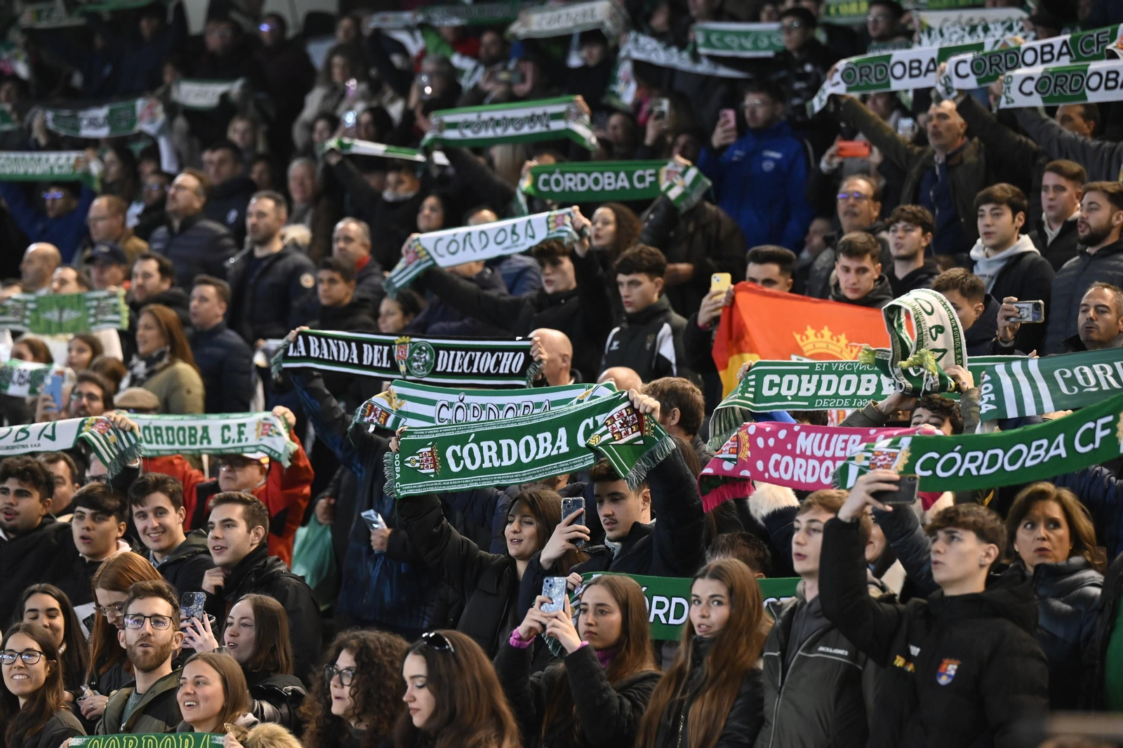 Las mejores fotos del gran ambiente en El Arcángel para el Córdoba CF - Eibar Las mejores fotos del gran ambiente en El Arcángel para el Córdoba CF - Eibar