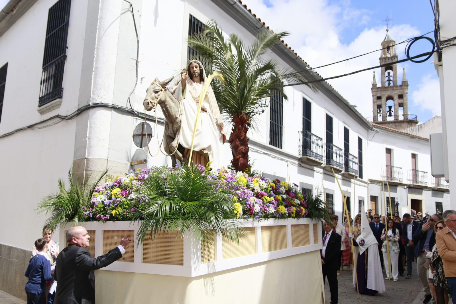 La Borriquita recorre las calles de Hinojosa del Duque.