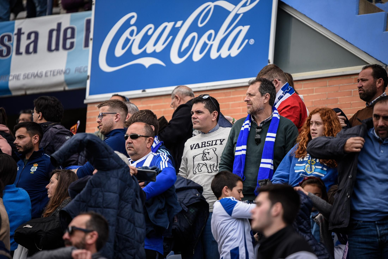 Imágenes de la afición en el Colombino en el Recreativo - Antequera