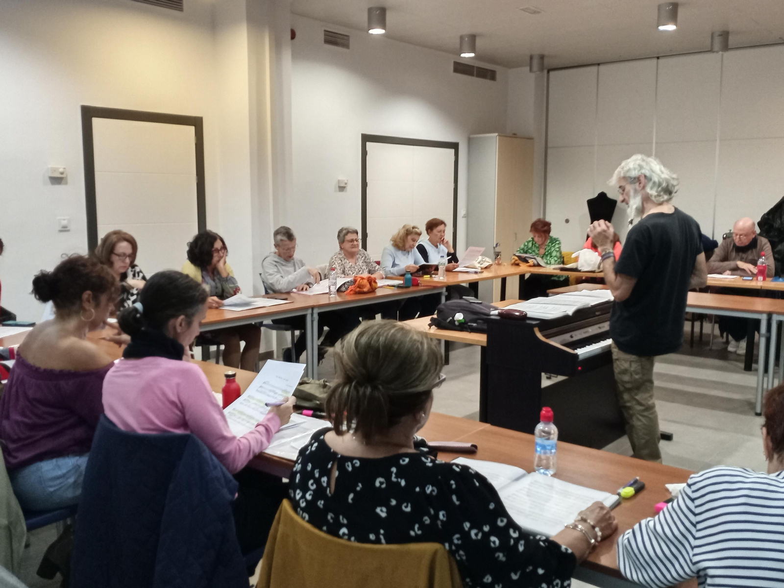 Clase de canto en los Centros de la Mujer