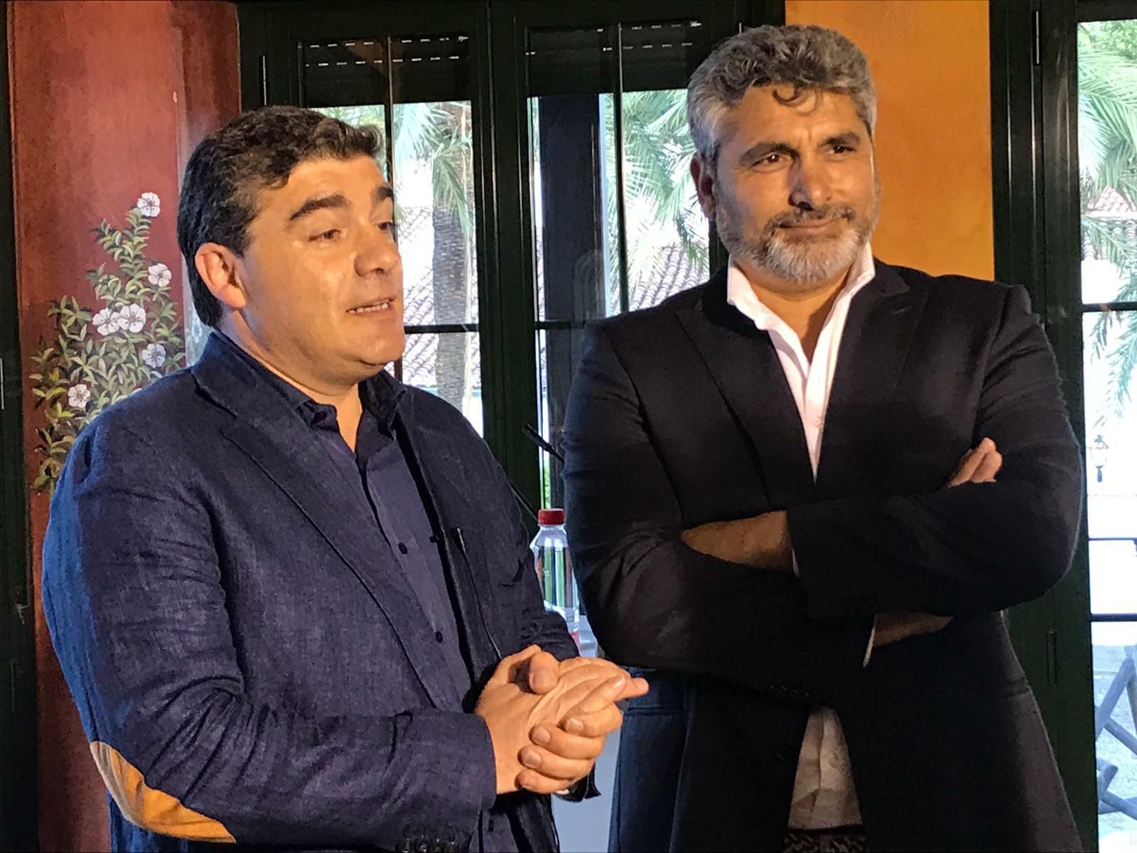 El alcaldable del PP, ïñigo Amián, con Juan José Cortes.