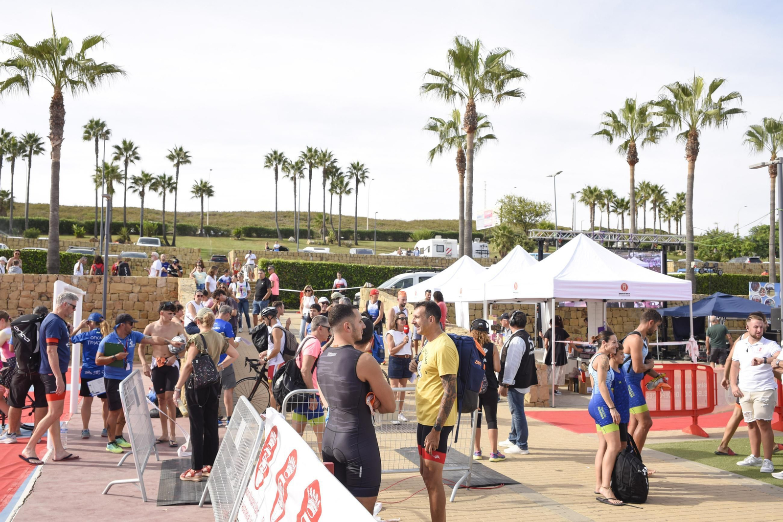 Búscate en las fotos del XI Triatlón de San Roque