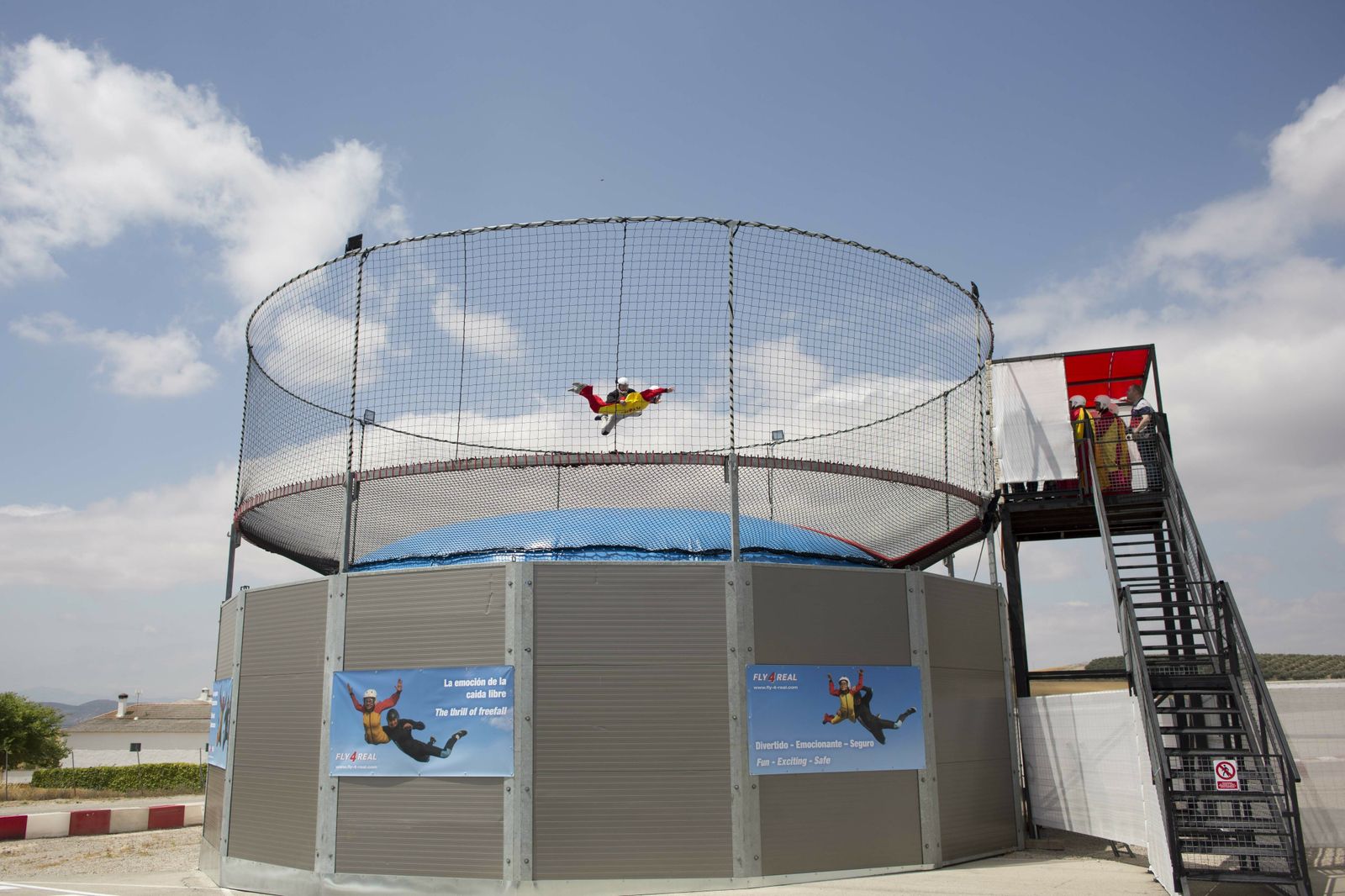 Las fotos del simulador de paracaidismo al aire libre en Campillos