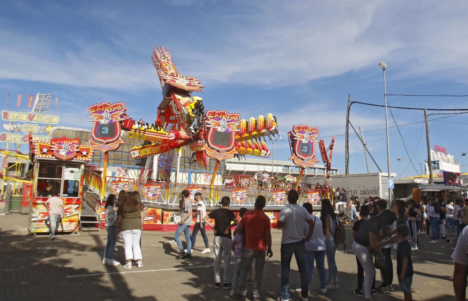 Primera jornada en el parque de atracciones de El Arenal, en imágenes