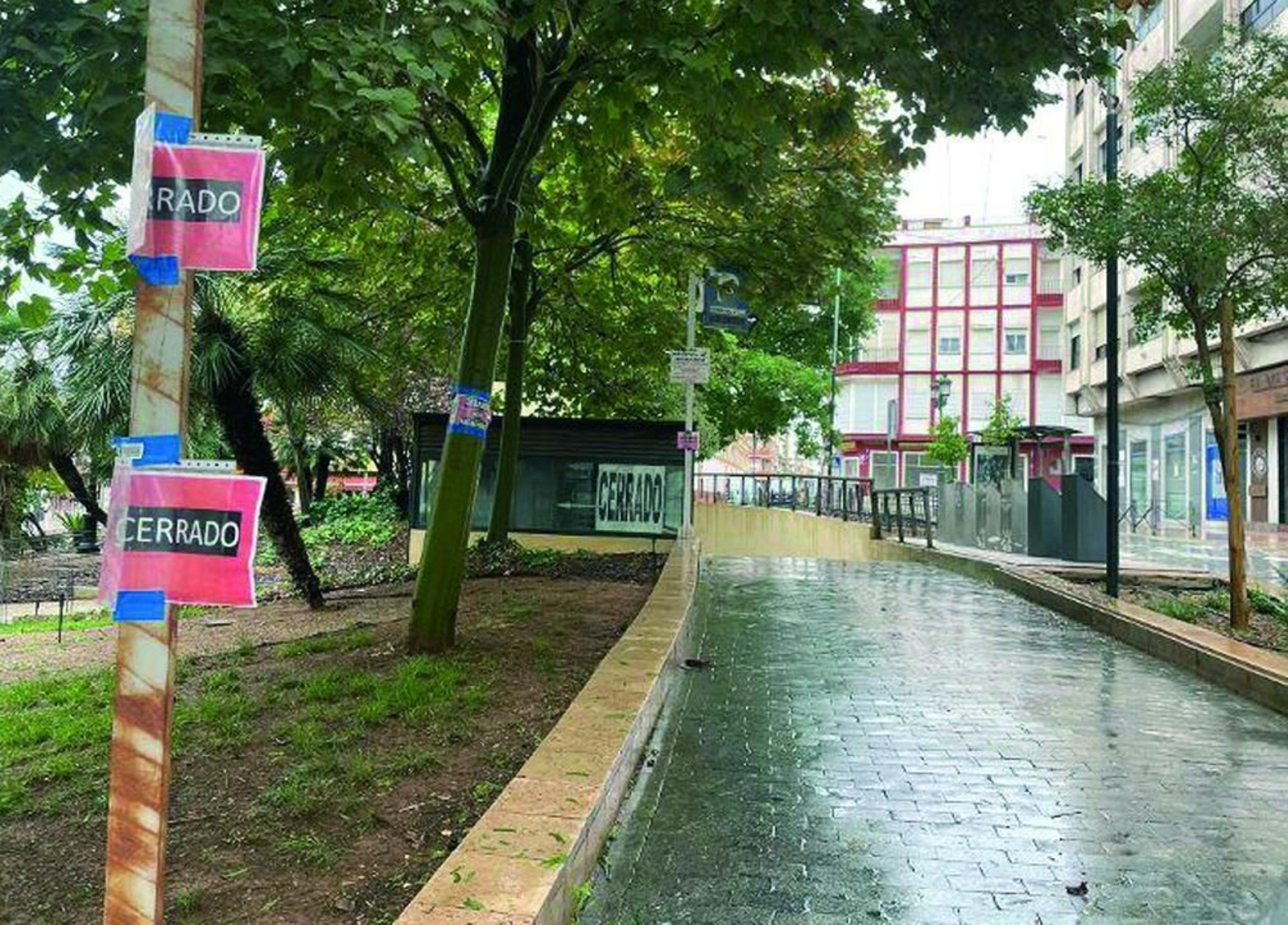 Entrada al parking del Romeral