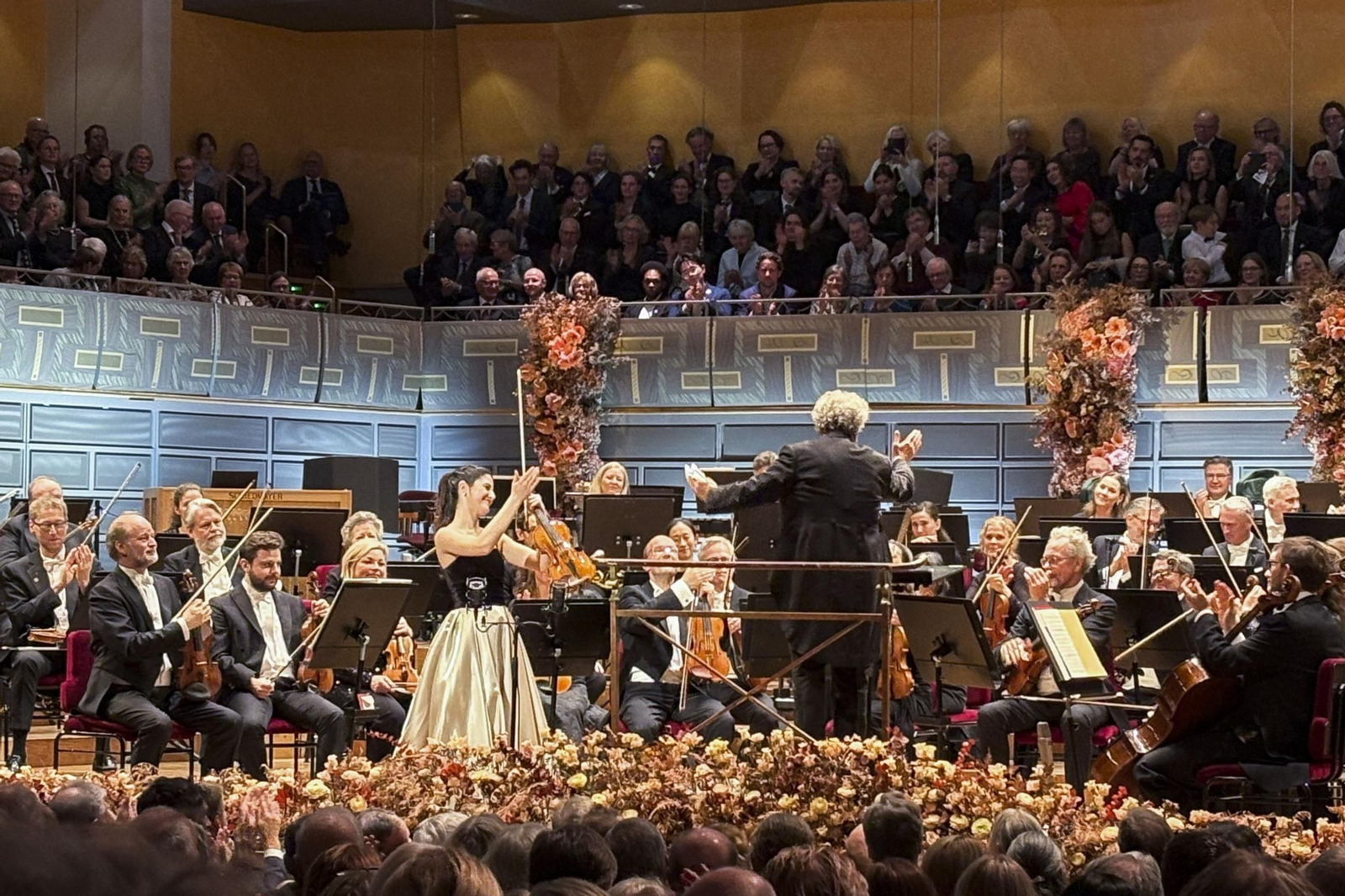 La violinista granadina María Dueñas en el concierto los Nobel