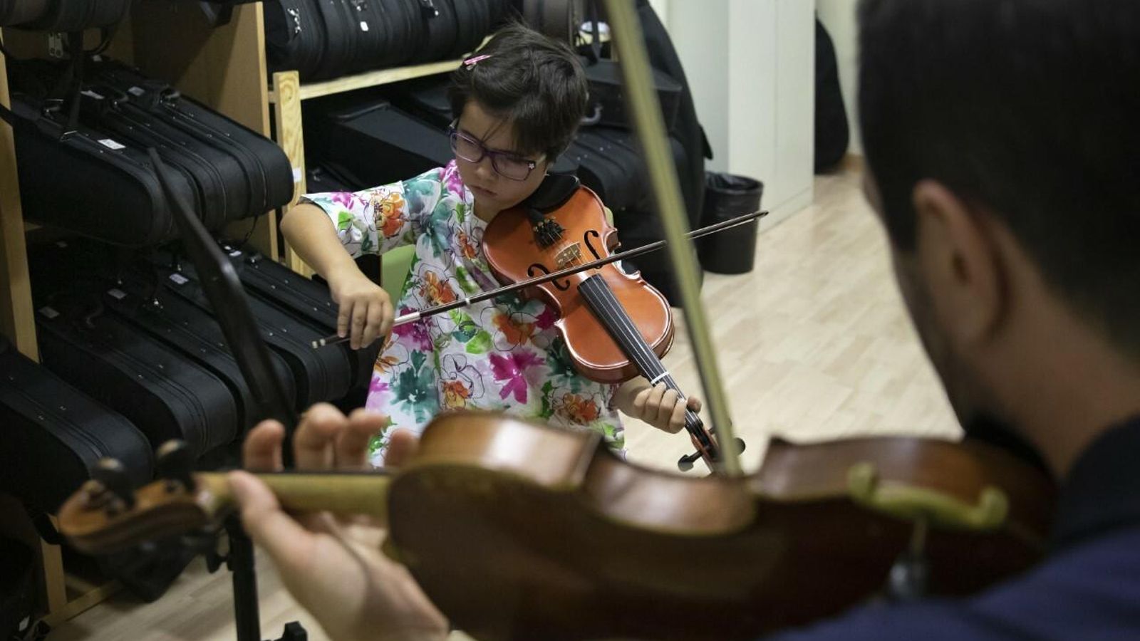 Clase con instrumentos de cuerda en el San Francisco de Paula.