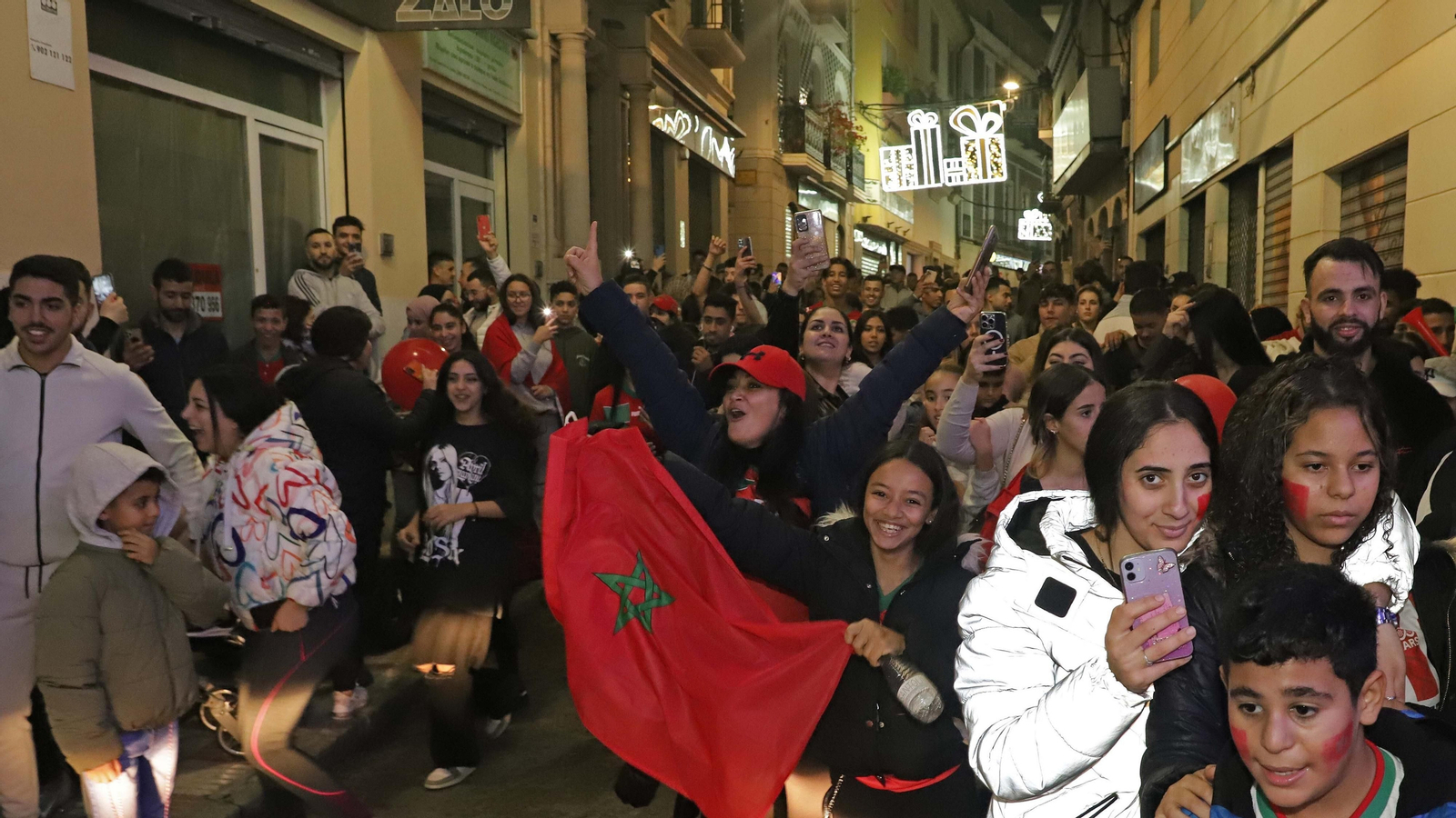 Fotos de la celebración en Algeciras de la victoria de Marruecos sobre España en Qatar