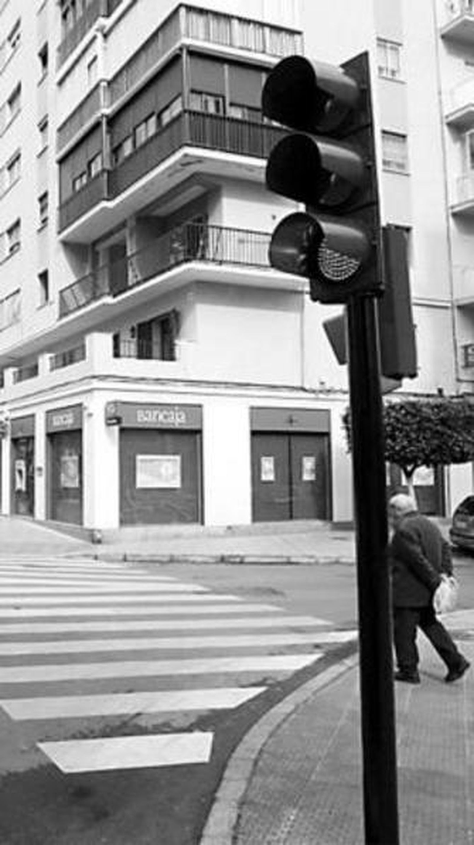 Nuevo semáforo en la Avenida.