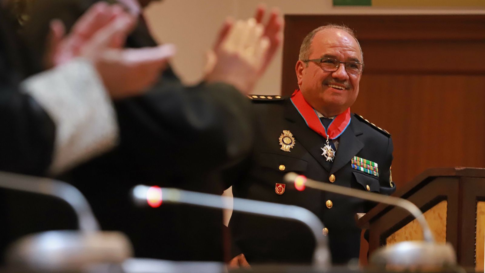 Imposición de la Cruz Distinguida de Primera Clase de la Orden de San Raimundo de Peñafort a Fernando Calleja