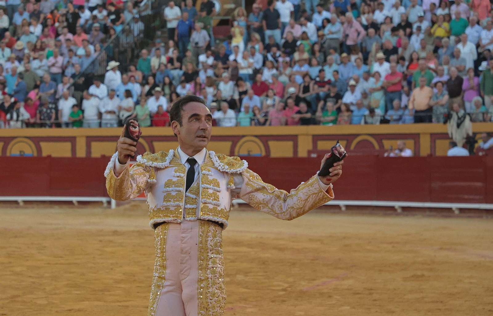 Enrique Ponce, segundo toro  (11).jpg