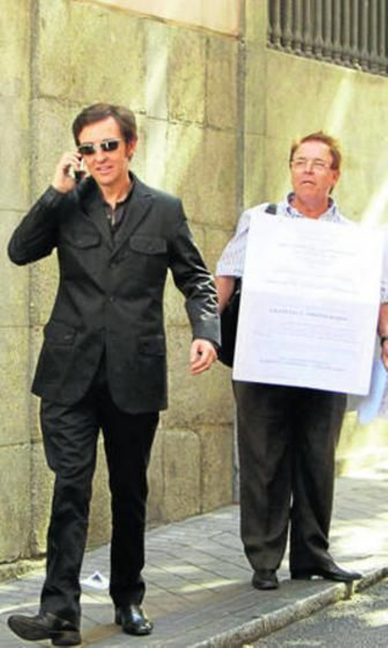 El cantante Ramoncín, ayer a su llegada a la Asamblea.