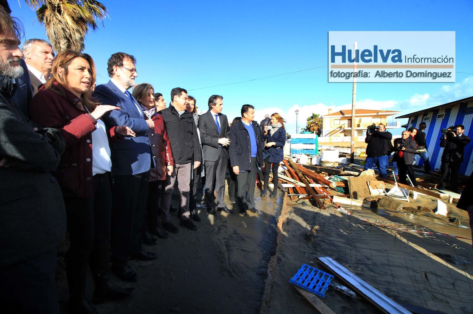 Imágenes de la visita de Rajoy y Susana Díaz a la playa de La Antilla