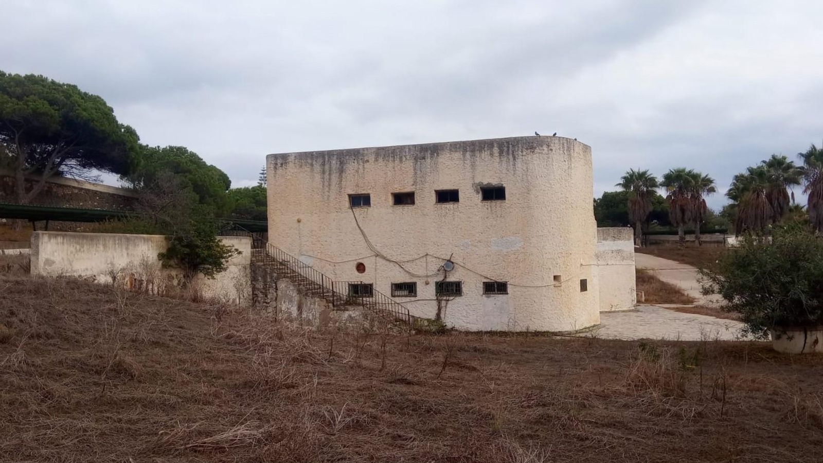 El estado en el que se encuentra el antiguo bar-cafetería.