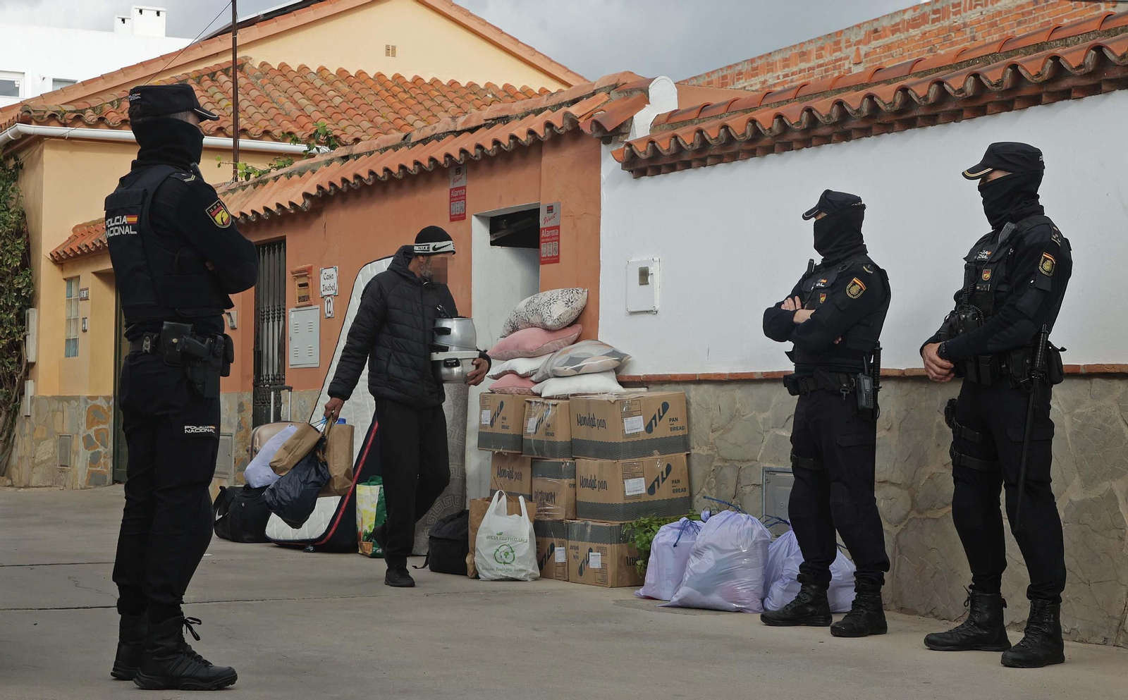 Fotos del desahucio ejecutado en la barriada de El Rinconcillo en Algeciras