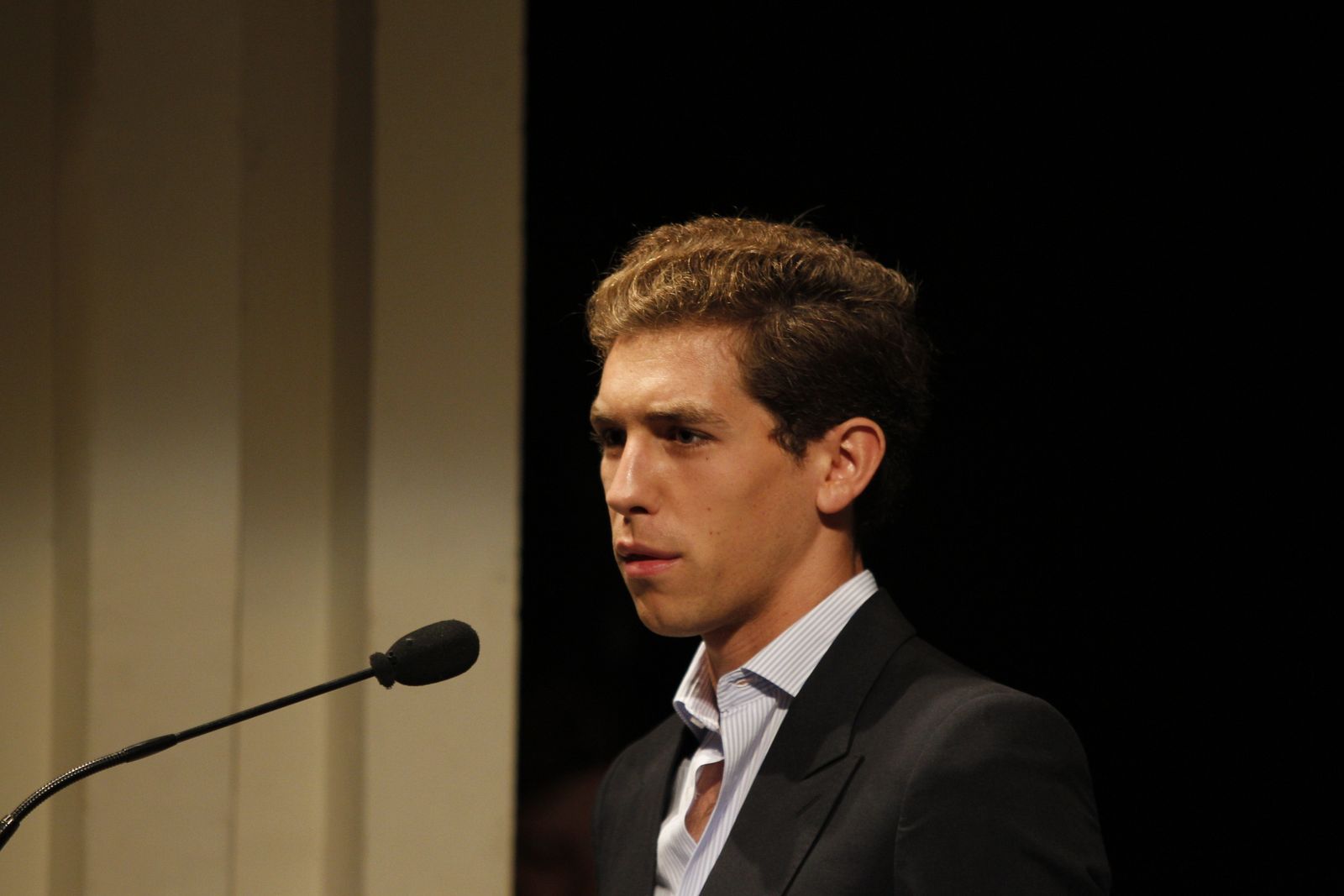 Fotogalería entrega capote de paseo al torero Ginés Marín. Feria de Almería 2019