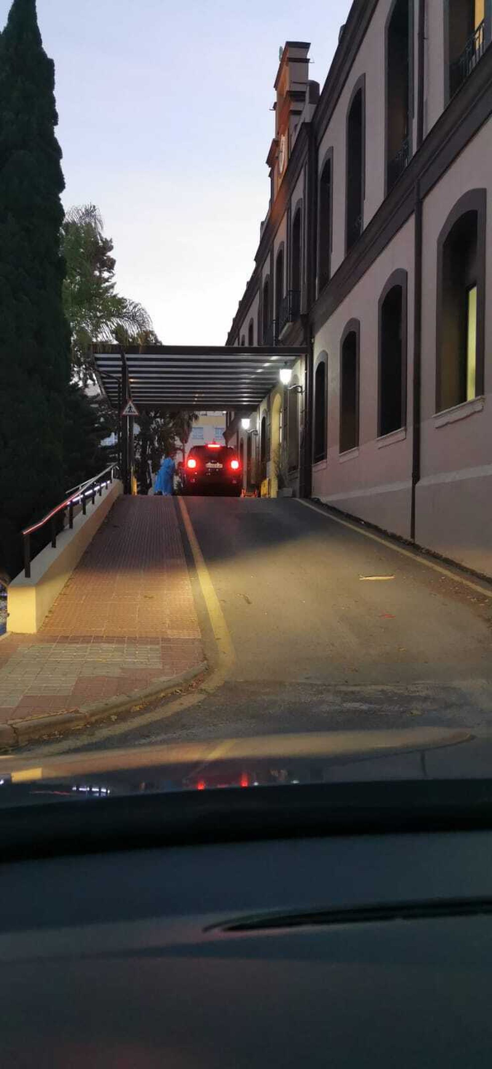 Cribado al personal de la UCI del Regional hecho en el Hospital Civil.