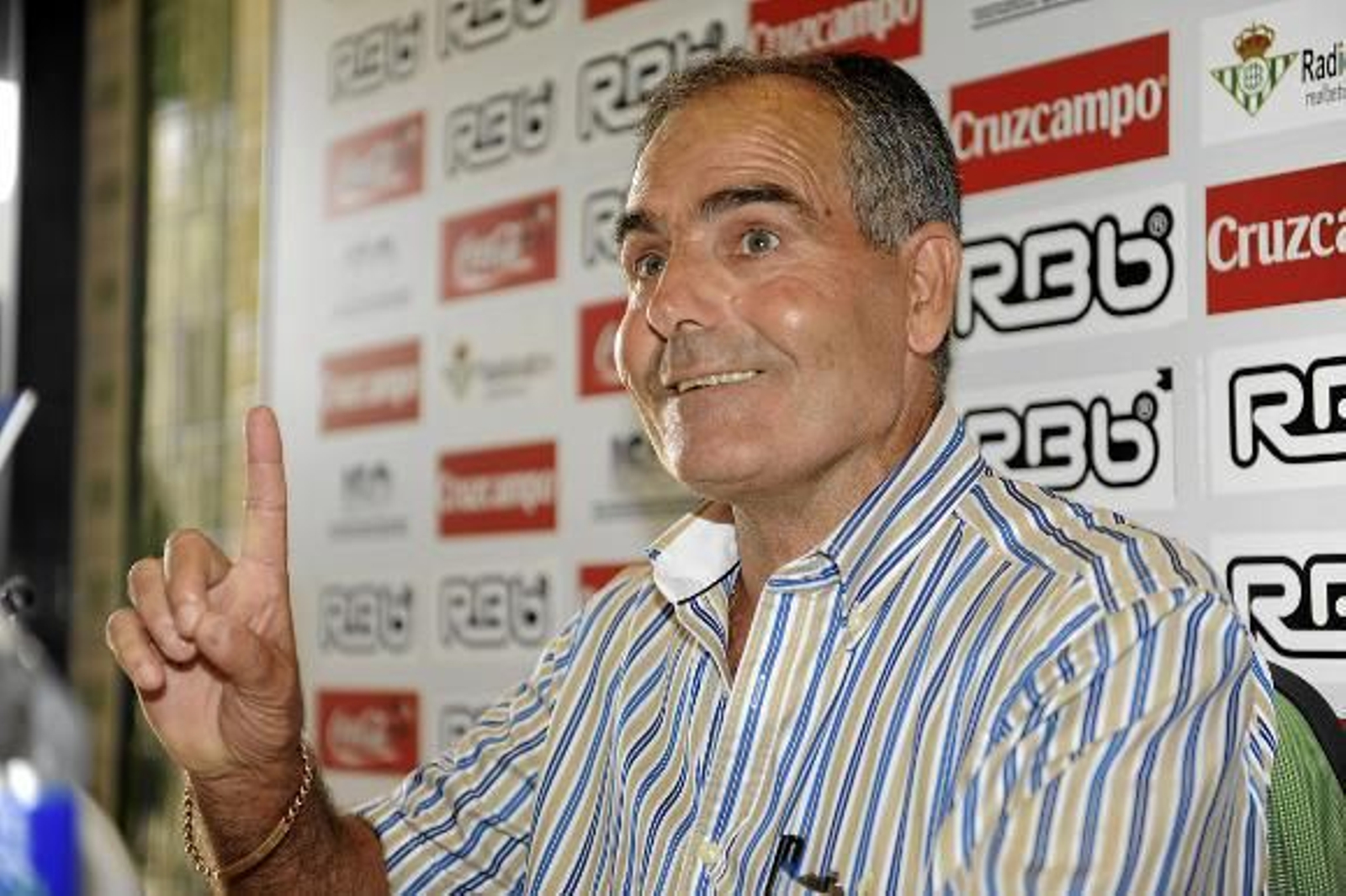 Rufino González dice que se siente traicionado por otros consejeros