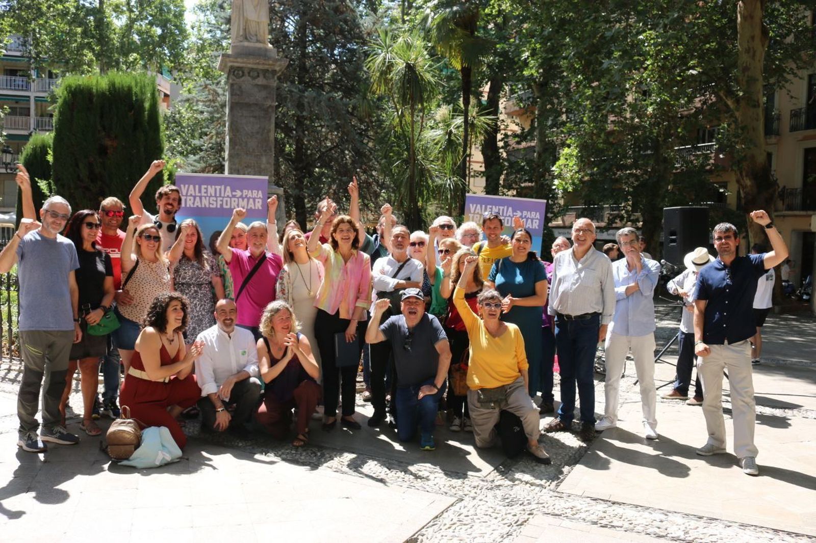 Foto de familia del inicio de la campaña electoral de la confluencia de Podemos en Granada capital