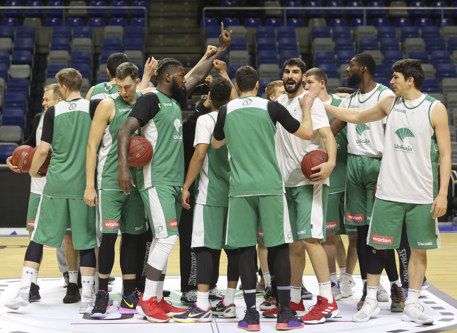 El Unicaja hace piña.