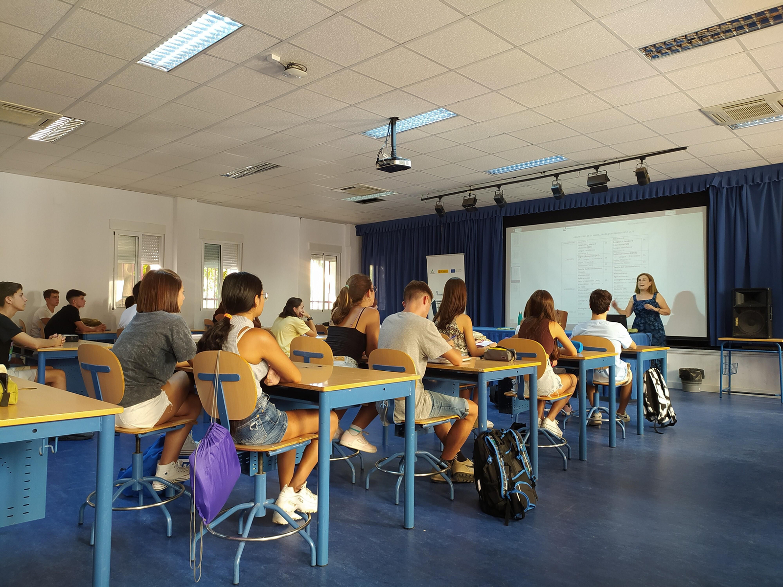 Los alumnos del Bachillerato Internacional del IES Salvador Rueda de Málaga en su primer día de clase.
