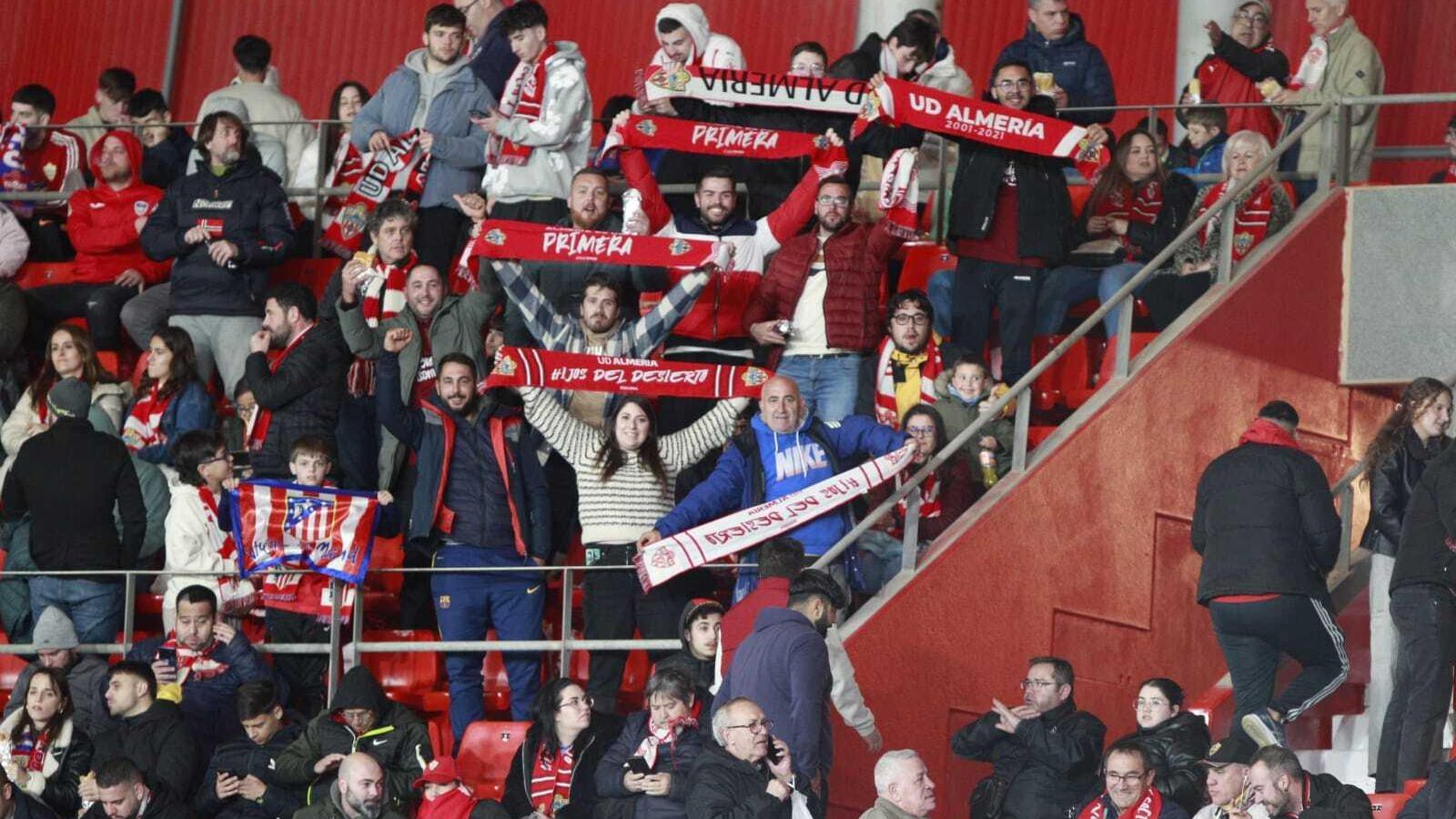 La afición volvió a responder con 14.472 asistentes. En la imagen el 'rincón alpujarreño' con seguidores llegados desde Canjáyar