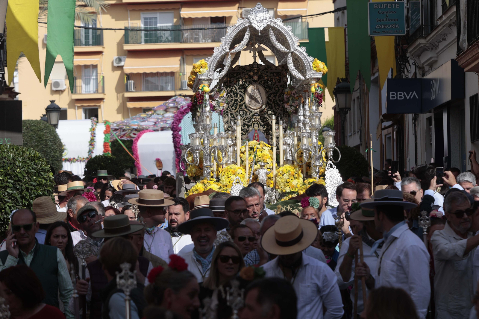 Las imágenes de la salida de la Hermandad de Gines