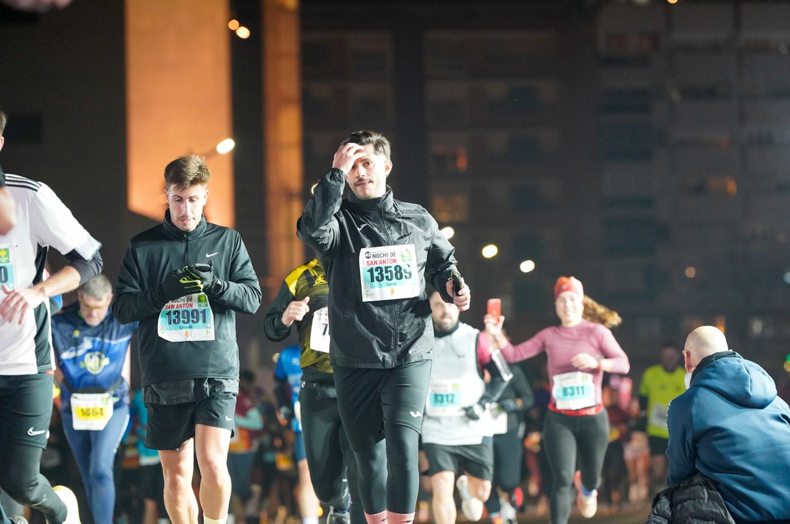 En imágenes: búscate en tu llegada a meta de la Carrera de San Antón 2026 (14)