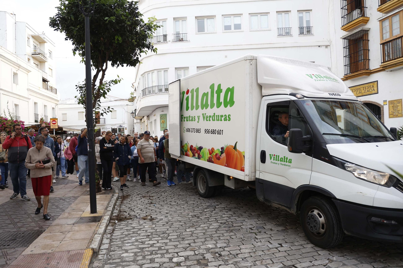 La Virgen de la Luz, patrona de Tarifa, regresa a su santuario entre el fervor y la lluvia