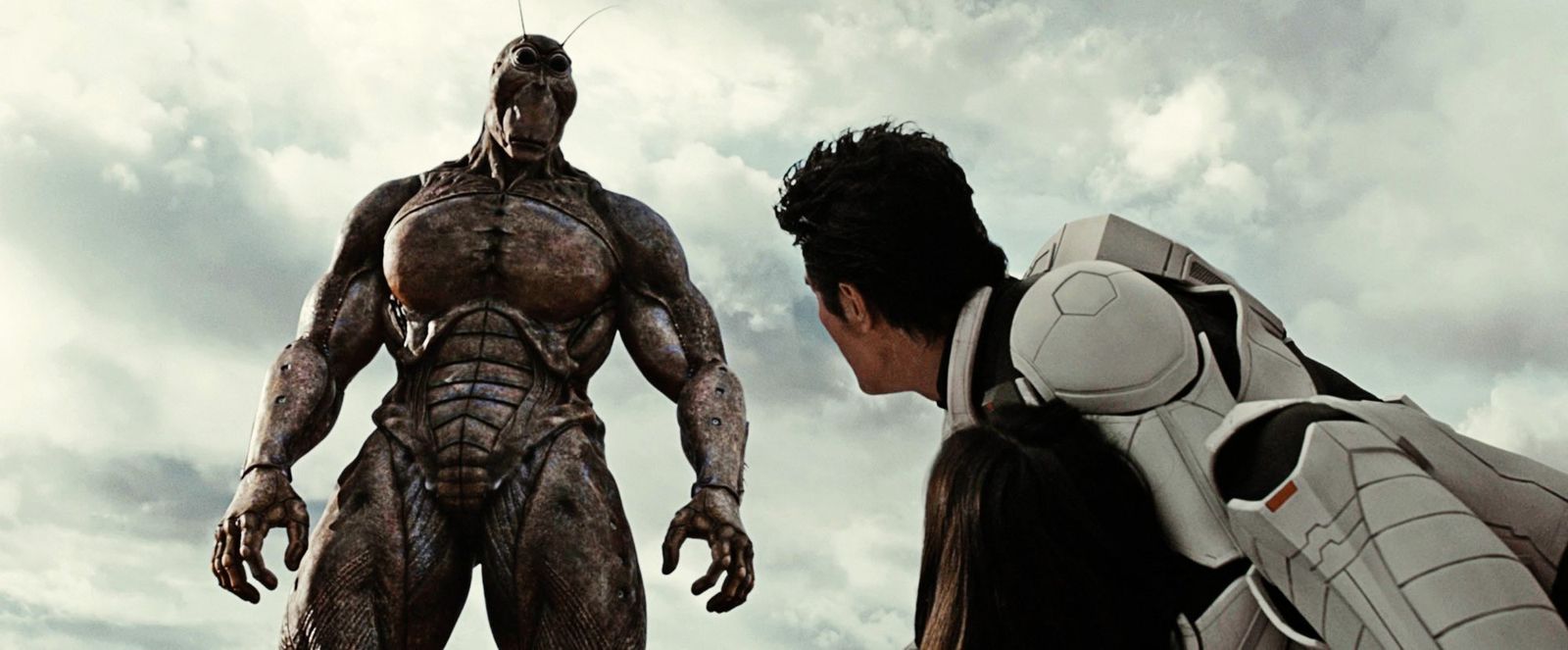 Una escena de la nueva película del prolífico Takashi Miike, con una de las musculadas cucarachas de Marte.