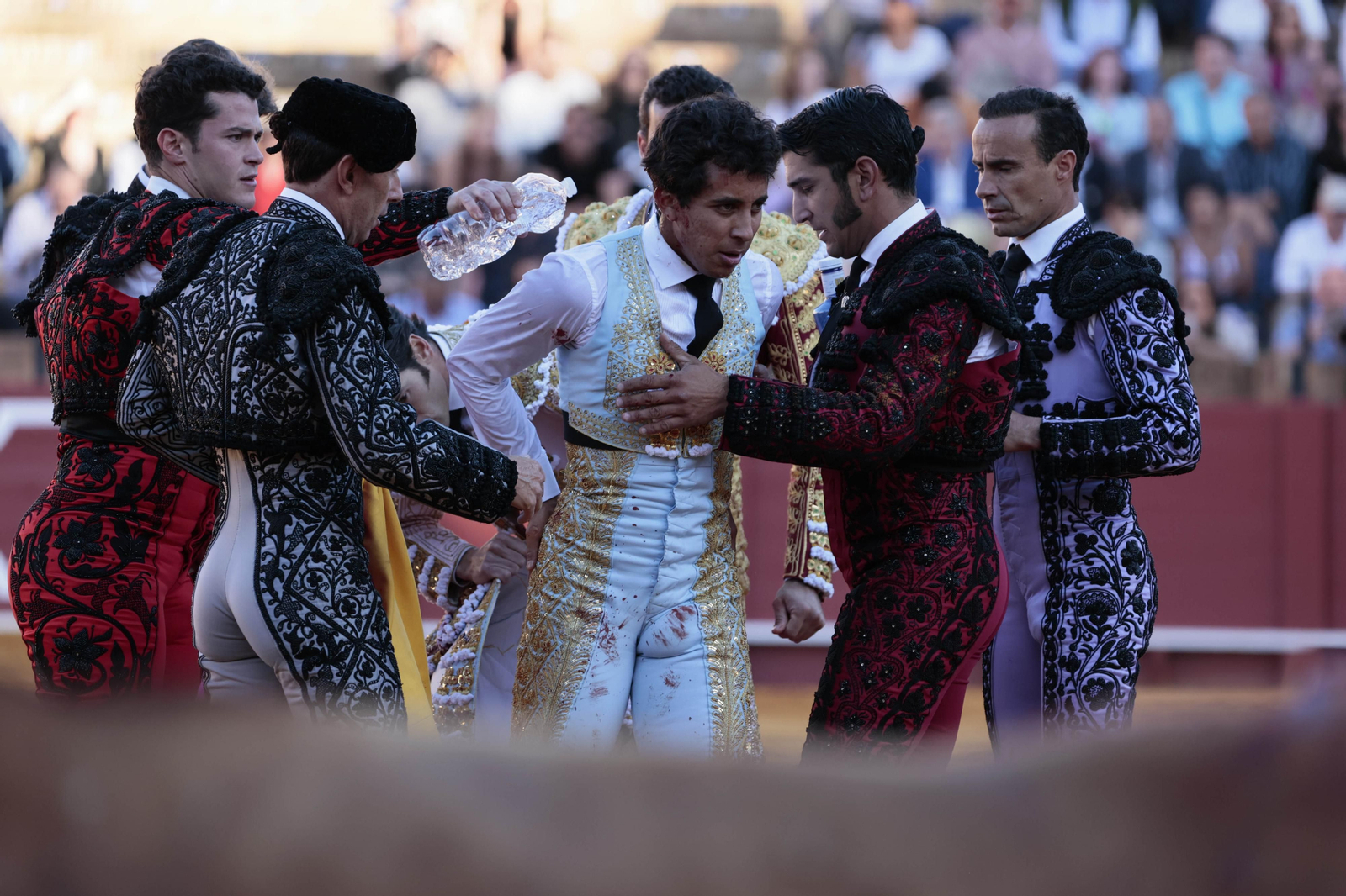 Las imágenes de la tercera del abono de los toros en la Maestranza  de Sevilla