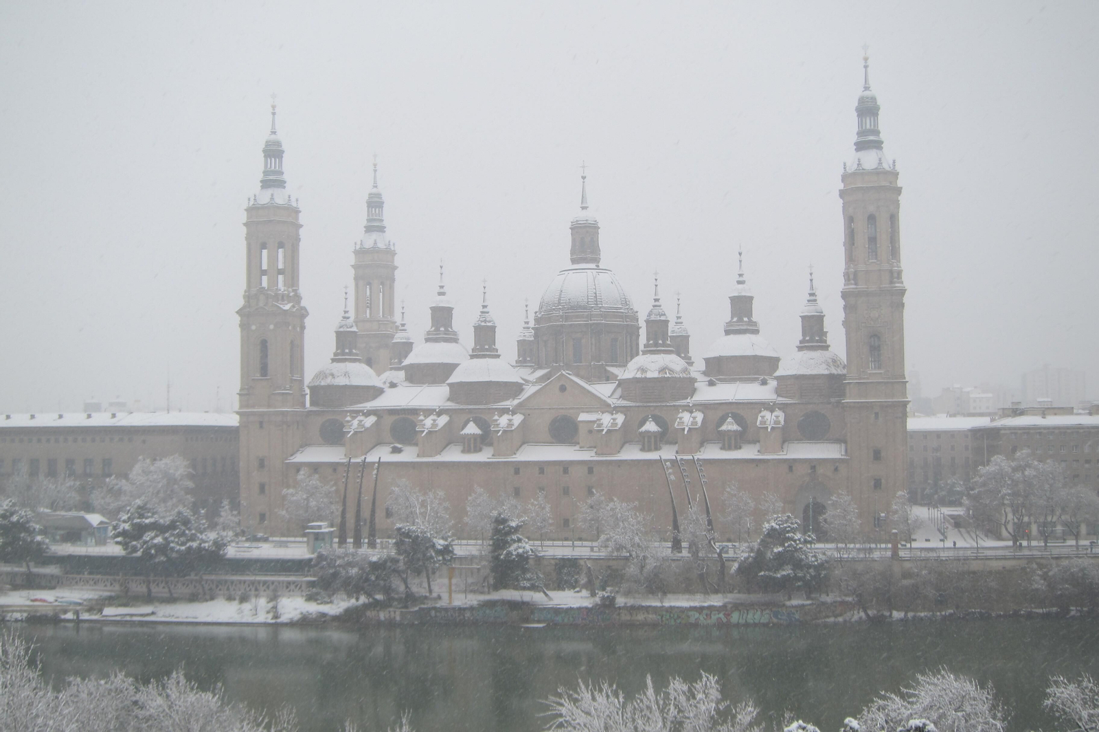 El segundo día del temporal 'Filomena' en imágenes: más nieve y caos