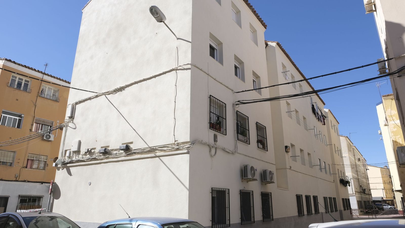La rehabilitación de los edificios del barrio de los pintores en Almería avanza a buen ritmo, en imágenes