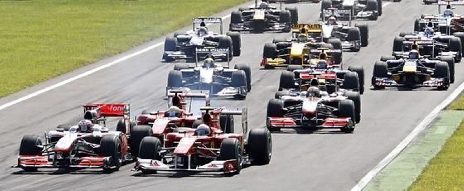 Fernando Alonso refuerza su candidatura al Mundial tras ganar en Monza. / Reuters