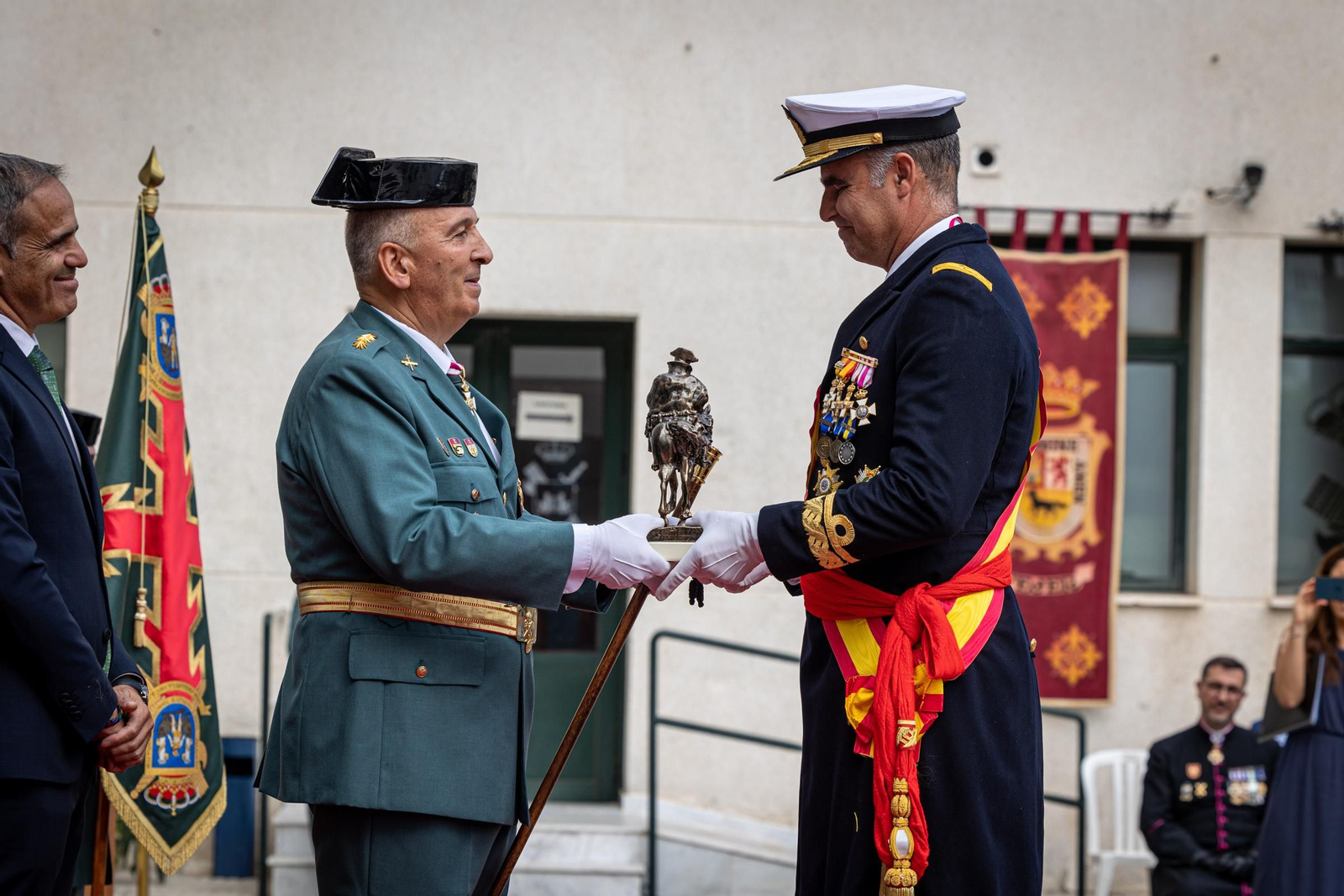 Imágenes de los actos de la Guardia Civil en Cádiz por la festividad de la Virgen del Pilar