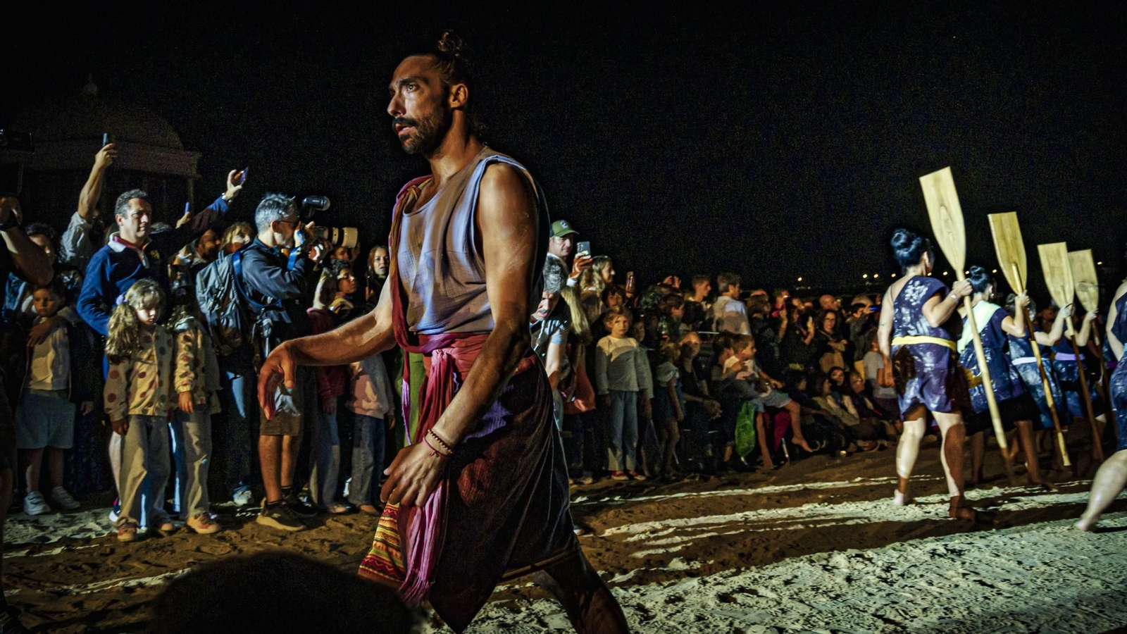 Las imágenes del espectáculo 'Gadir, el resurgir de los fenicios' de 'La fura dels Baus' en La Caleta