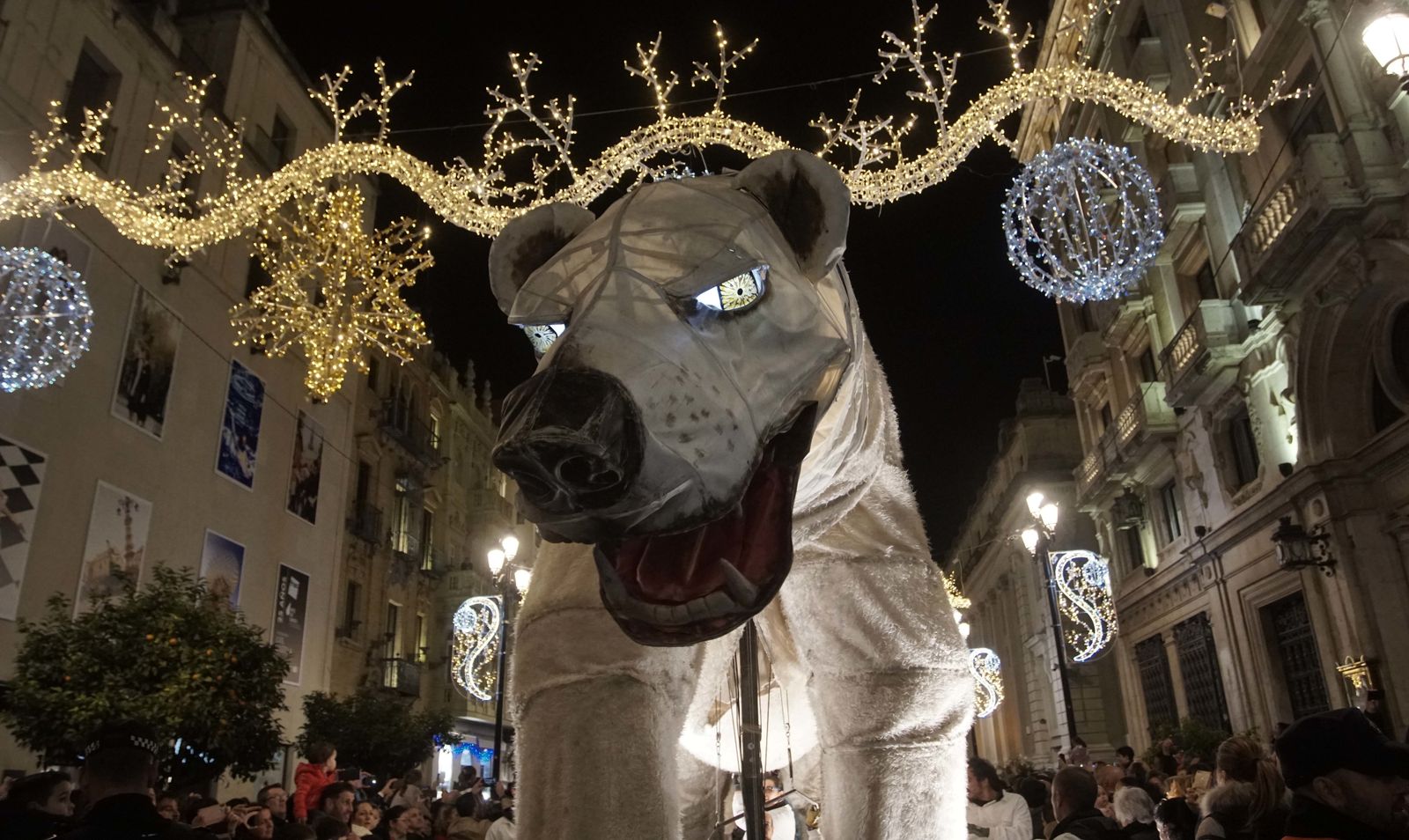 Los osos polares gigantes invaden Sevilla
