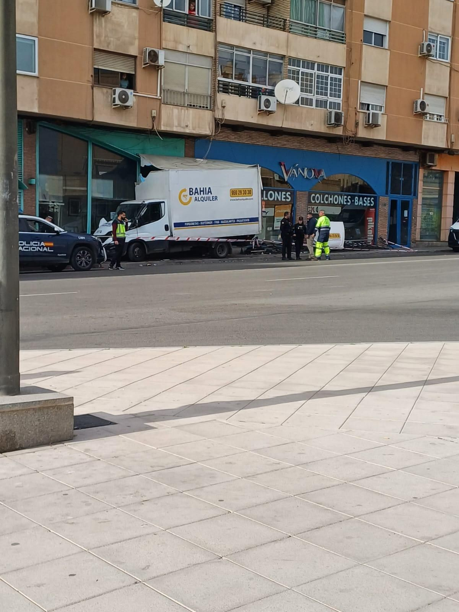 Susto en la carretera de Ronda tras la salida de vía de un camión