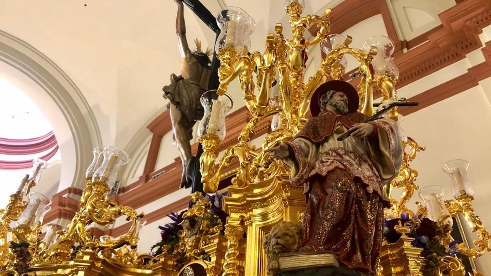 Detalle del paso del Cachorro durante su presentación