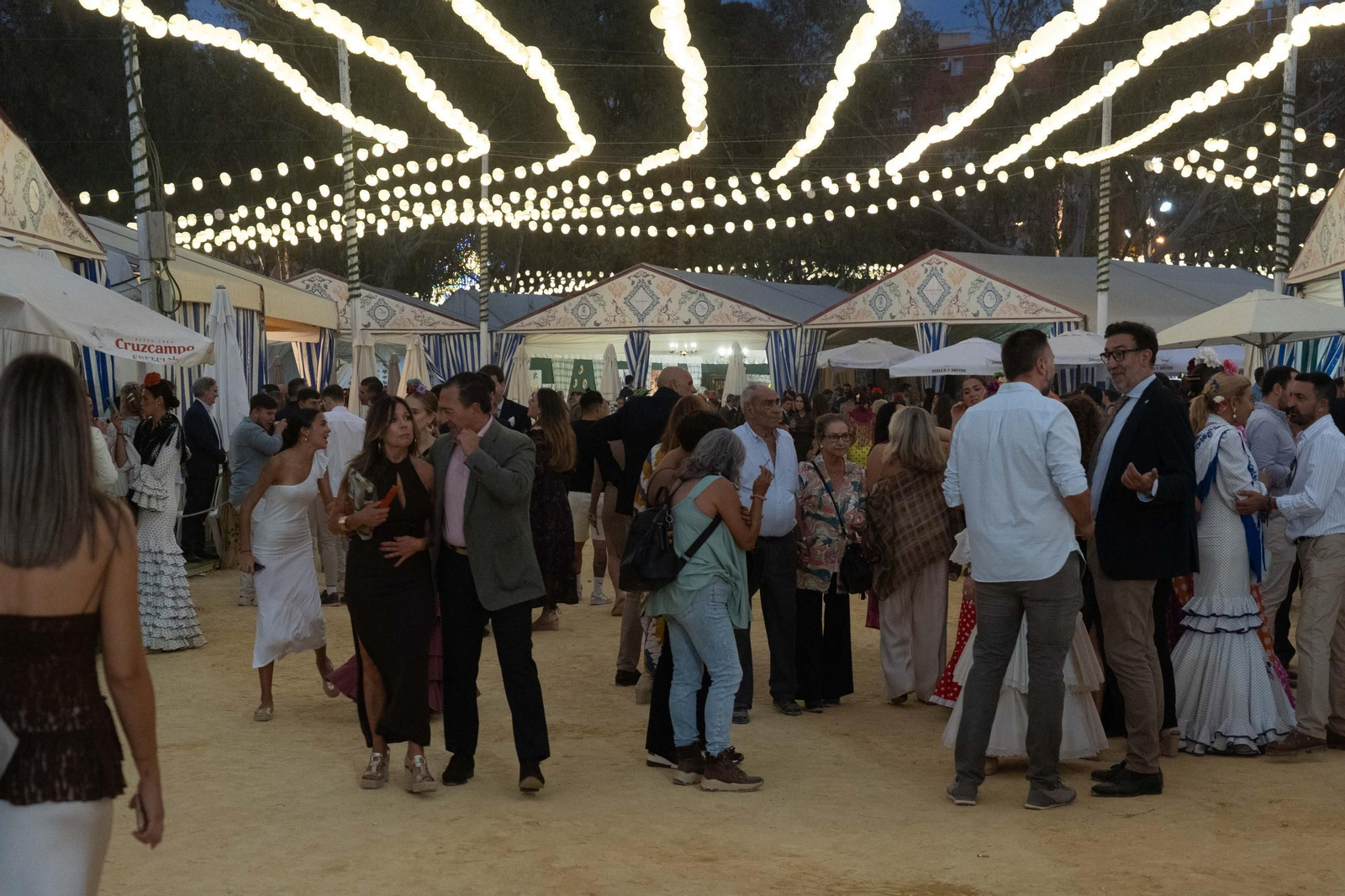 Imágenes del ambiente del ambiente de la tarde del domingo en la Feria de Otoño y del Caballo 2025 de Huelva